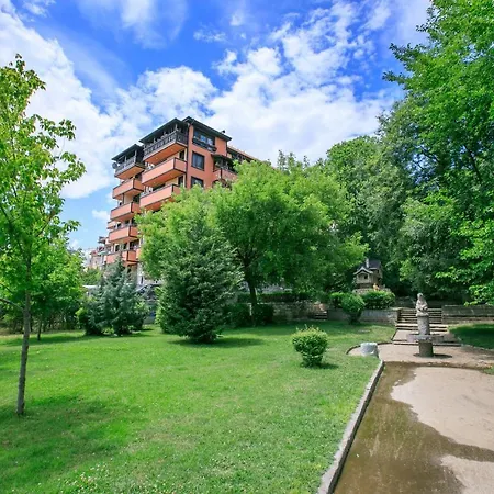 Appartement The Sun Loves - Right Beside The Park!