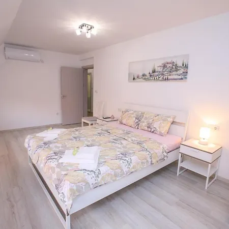 The Sun Loves - Right Beside The Park! Appartement